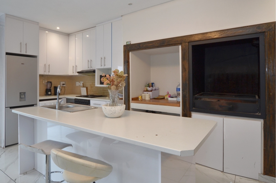2 Bedroom Property for Sale in Kenridge Western Cape